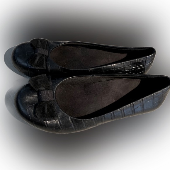 VIONIC “Lydia” Flats W/ Bow At Front Orthaheel Technology In Black Crocodile - Picture 3 of 10